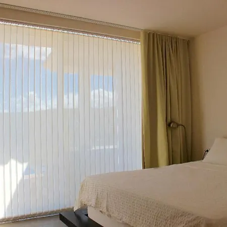 Las Colinas فيلة كالونج